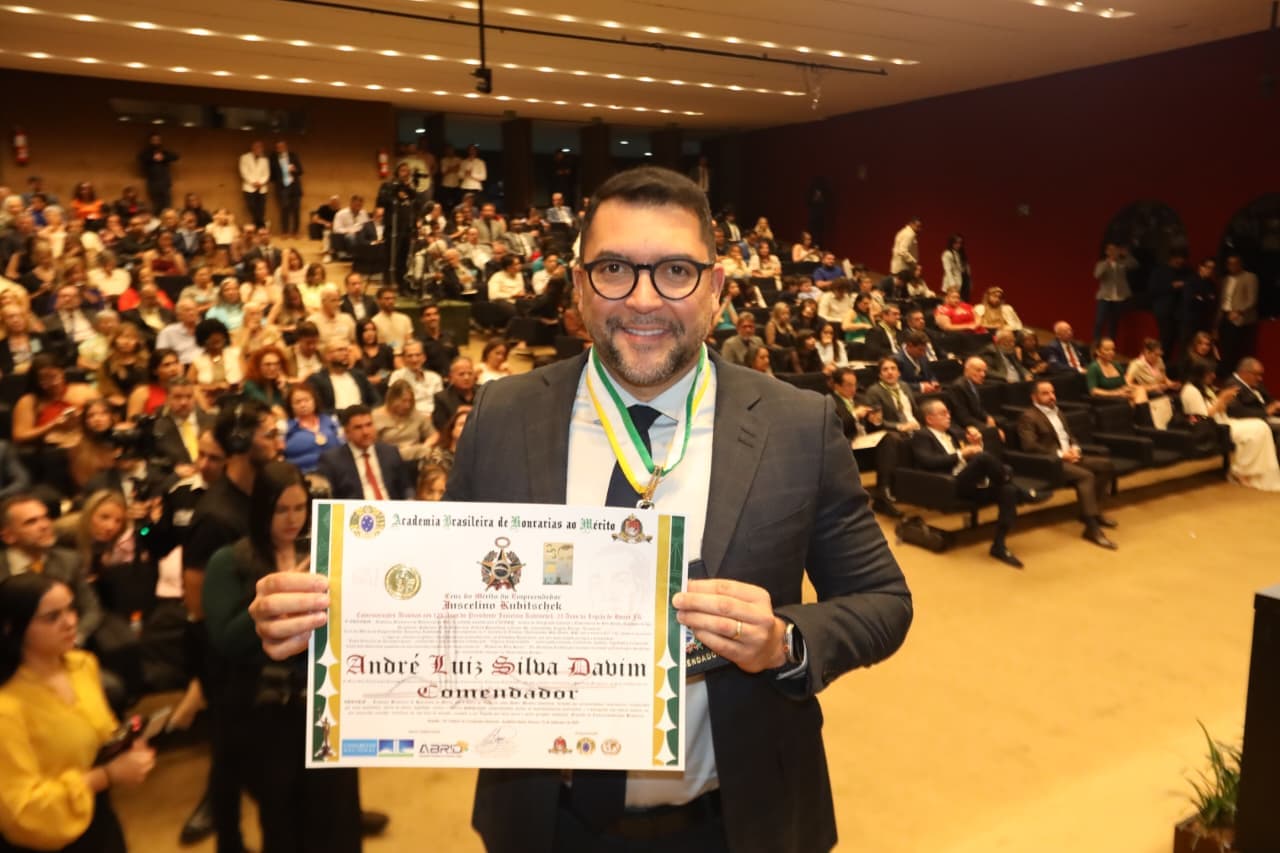 Neurocientista potiguar recebe a maior honraria da Academia Brasileira de Honrarias ao Mérito no Senado Federal