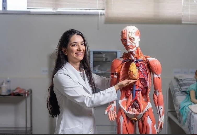 Governo cria bolsa de R$ 700 para estudantes de medicina de baixa renda