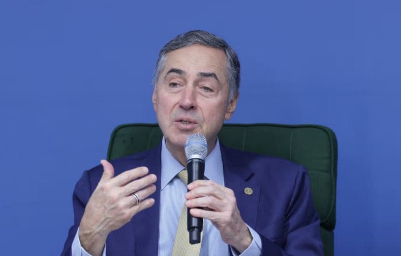 Barroso diz que STF deve avaliar reação contra sanções dos EUA