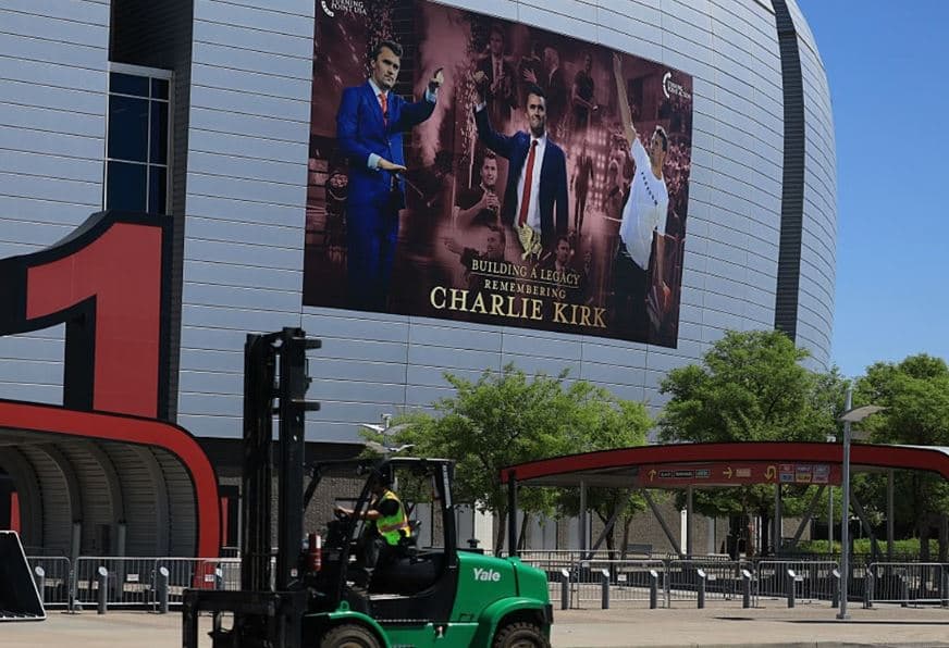 EUA: homem armado é preso ao tentar entrar no funeral de Charlie Kirk