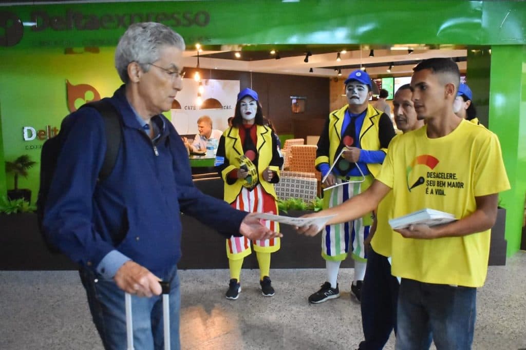 Demutran de São Gonçalo intensifica fiscalização e ações educativas sobre transporte clandestino no Aeroporto