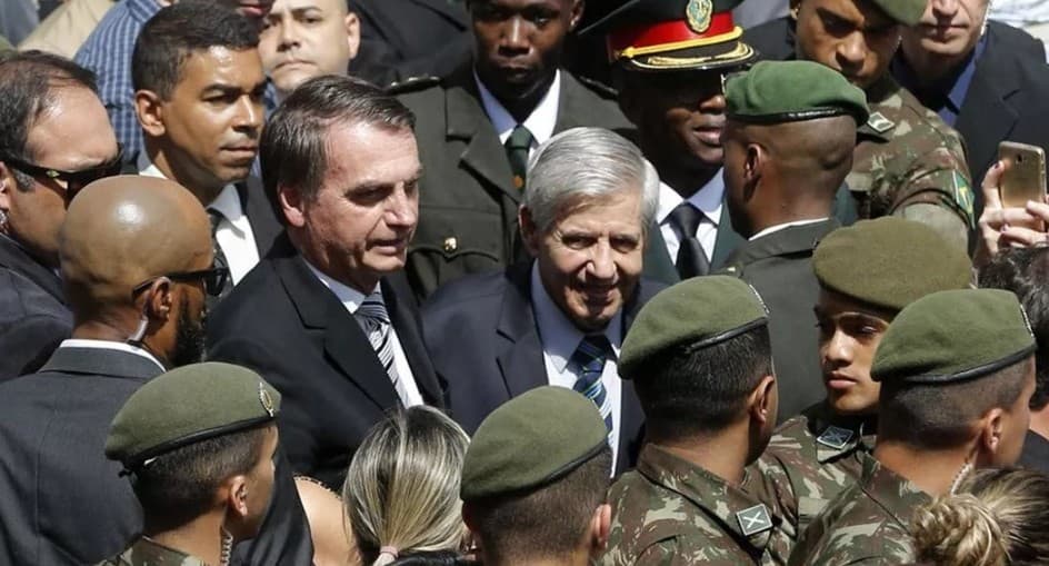 MP pede ao TCU suspensão dos salários de Bolsonaro e militares condenados