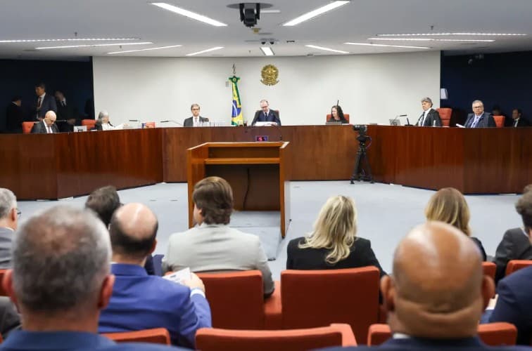 Cármen Lúcia e Dino fazem dobradinha em indiretas a Fux; veja falas