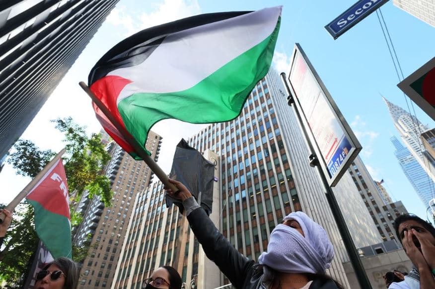 Reino Unido, Canadá e Austrália reconhecem oficialmente o Estado da Palestina; Israel diz que gesto encoraja o Hamas
