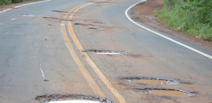 Governo do RN é condenado a indenizar em R$ 46 mil motorista que teve carro danificado após cair em buraco na RN-013