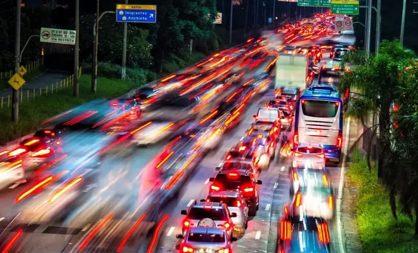Governo federal faz consulta e estuda reduzir velocidade máxima de vias brasileiras