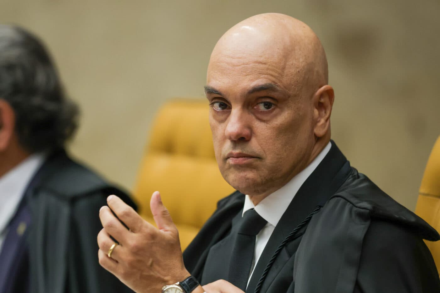 Moraes pede que Dino agende julgamento do núcleo 2 da trama golpista