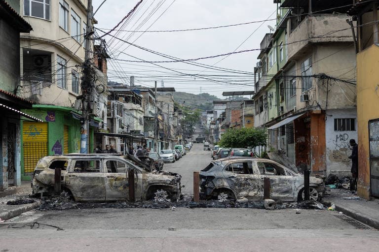 Decisão que baseou Operação Contenção revela rotina de tortura e domínio armado do Comando Vermelho na Penha