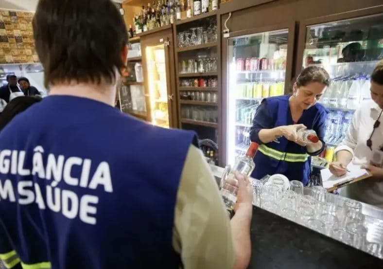 Casos suspeitos de intoxicação por metanol sobem para 209 no Brasil; 16 são confirmados