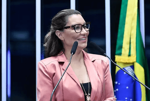 Gleisi defende decreto que autoriza apoio da Presidência a atividades de Janja: “não há nada de errado”