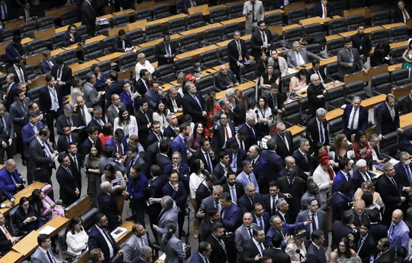 Base governista quer transformar centrão em alvo político na Câmara