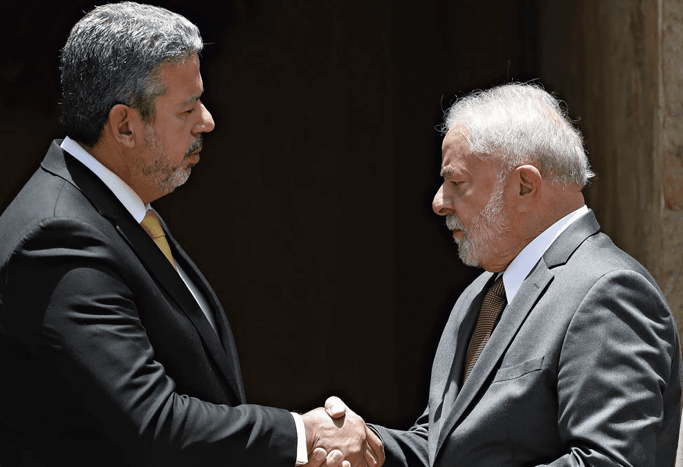 Lula demite aliados do Centrão após derrota no Congresso, mas poupa indicados de Lira
