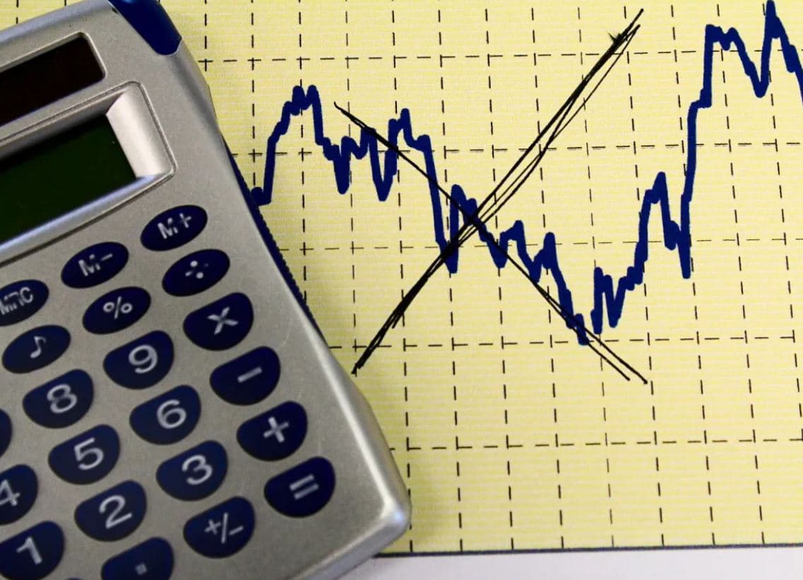 Excesso de gastos fora da meta fiscal preocupa economistas e põe em xeque credibilidade do governo