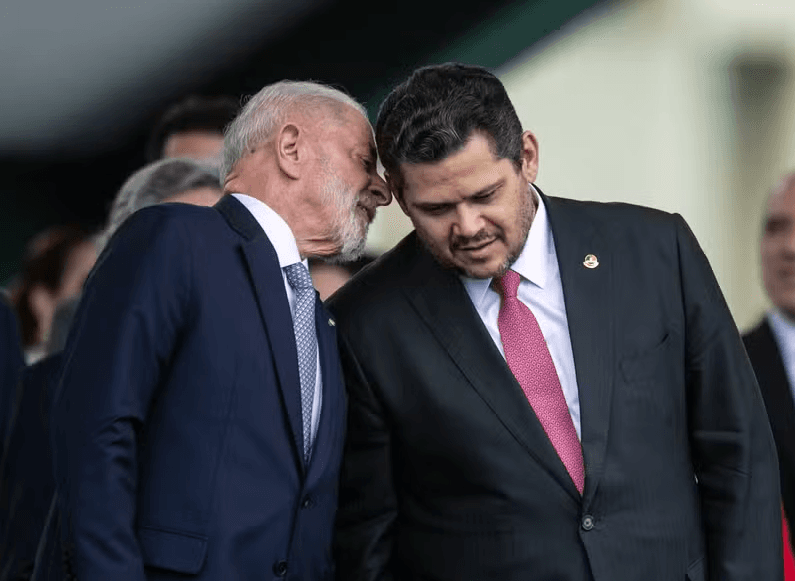Governo busca agradar Alcolumbre antes de provável escolha de Messias para o STF