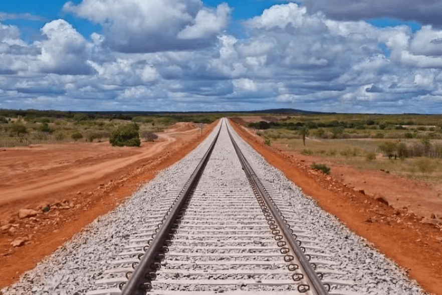 Lula e ministro dos Transportes mantêm aposta na Ferrogrão mesmo com incerteza no STF