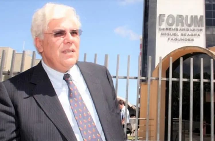 Ex-governador Fernando Freire desmaia em restaurante e é levado às pressas ao Walfredo Gurgel