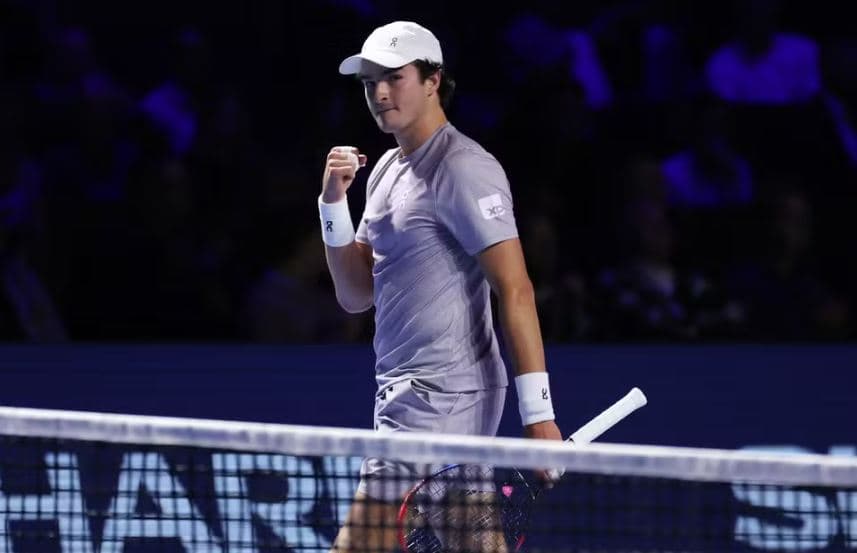 João Fonseca é campeão do ATP 500 da Basileia e conquista maior título de um brasileiro desde Guga Kuerten