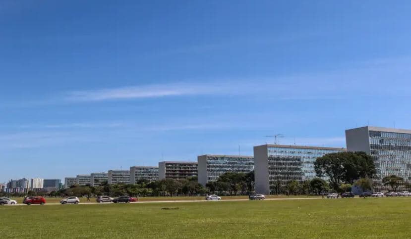 PEC da reforma administrativa é protocolada na Câmara dos Deputados com foco em modernização e corte de privilégios