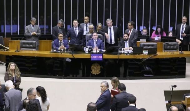 Câmara dá fôlego a Lula e aprova revisão de gastos do governo com jabutis embutidos