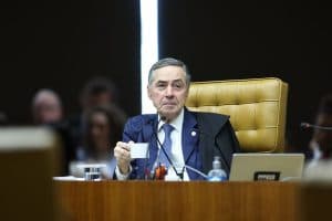 Barroso se despede do STF após 12 anos com legado de decisões que marcaram o país