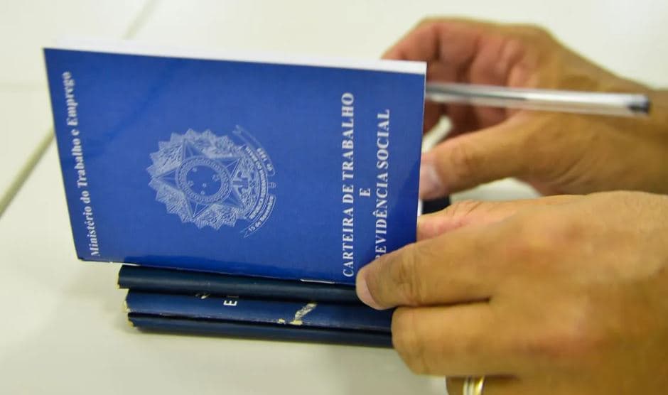 Criação de emprego formal no Brasil cai 15% em setembro, diz Caged