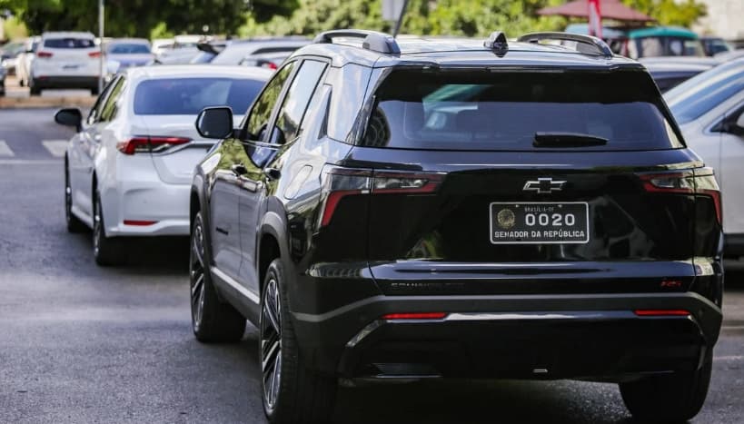 Senado torra quase R$ 800 mil por mês em SUVs de luxo com teto solar e justifica: ‘por segurança'