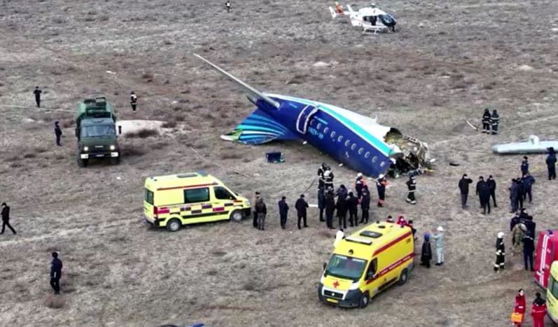 Putin admite culpa da Rússia em queda de avião no Cazaquistão em 2024 que vitimou 38 pessoas