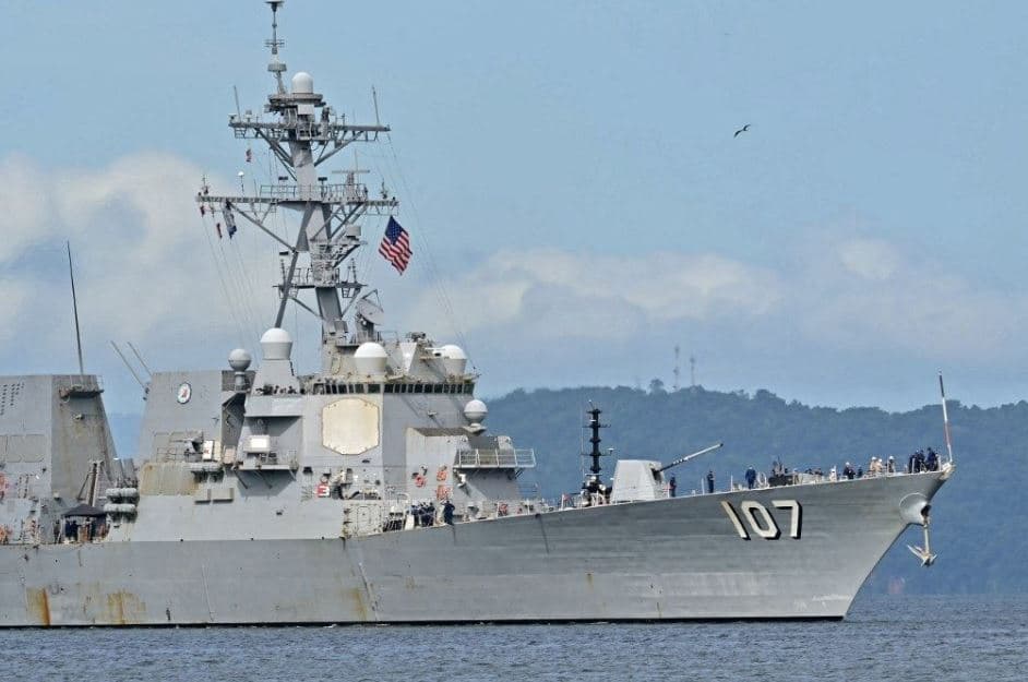 Navio de guerra dos EUA chega a Trinidad e Tobago, a poucos quilômetros da Venezuela, em meio a tensão entre Trump e Maduro
