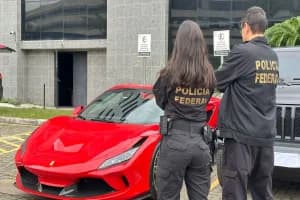 PF apreende cofre lotado, frota de luxo e relógios de até R$ 100 mil em sindicato ligado ao irmão de Lula