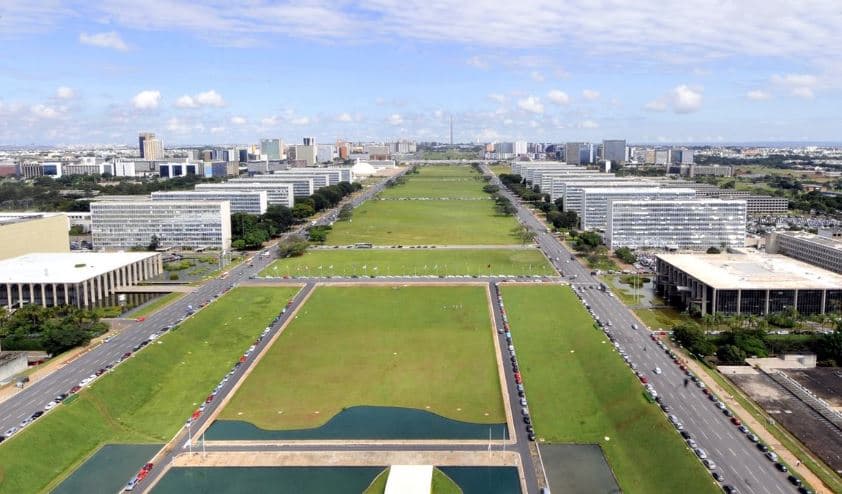 REFORMA ADMINISTRATIVA: PEC limita supersalários, veda férias de 60 dias e cria novas regras para concursos