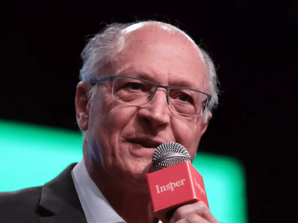 Alckmin minimiza tarifaço de Trump e garante: ‘Caminha para ser superado’ enquanto EUA engordam exportações
