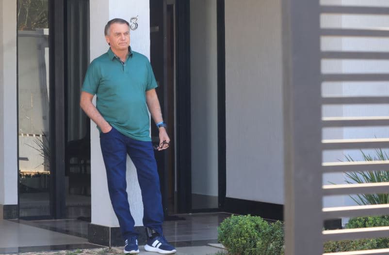 Moraes autoriza Bolsonaro a receber visitas de amigos e familiares para aniversário de 15 anos da filha Laura