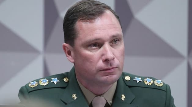 Mauro Cid sai da ativa e vai para reserva remunerada do Exército