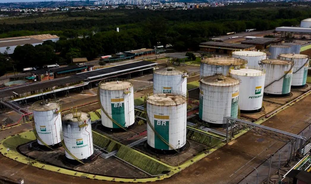 Petrobras vende gasolina com valor mais alto do que o mercado internacional