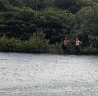 VÍDEO: Pesquisadores ficam ilhados por mais de 6 horas em praia de Macau