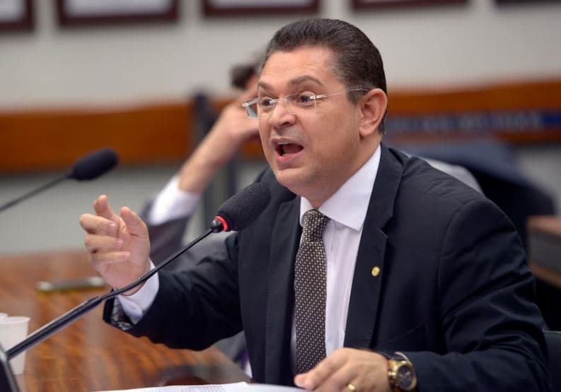 Oposição critica fala de Lula e diz que ‘país precisa de justiça, não de romantização do tráfico’