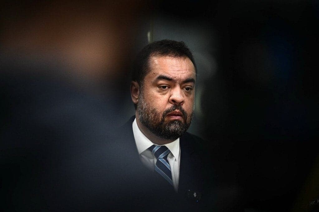 Relatora vota por cassar Cláudio Castro, e julgamento é suspenso no TSE