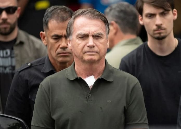 Bolsonaro é preso preventivamente pela PF por ordem de Moraes