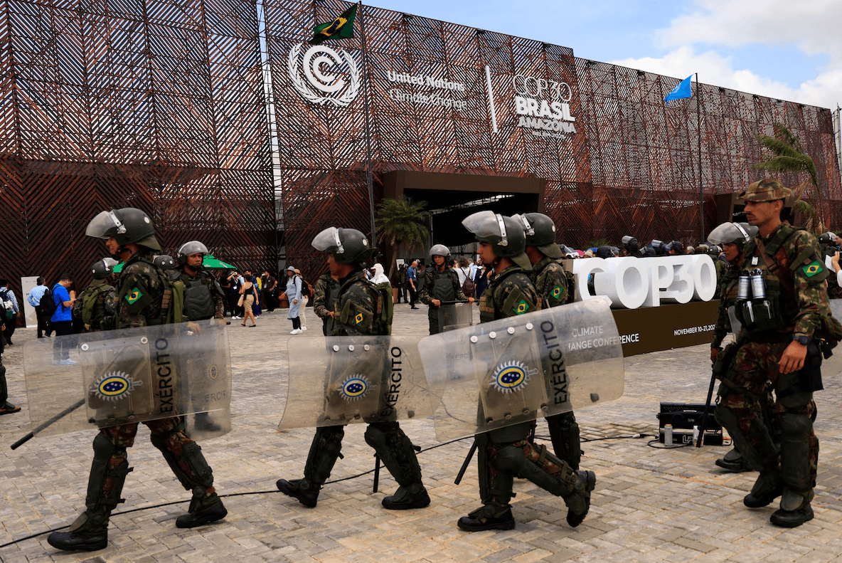Protestos em Belém opõem governo Lula e ONU por segurança e tiram COP-30 do ar-condicionado