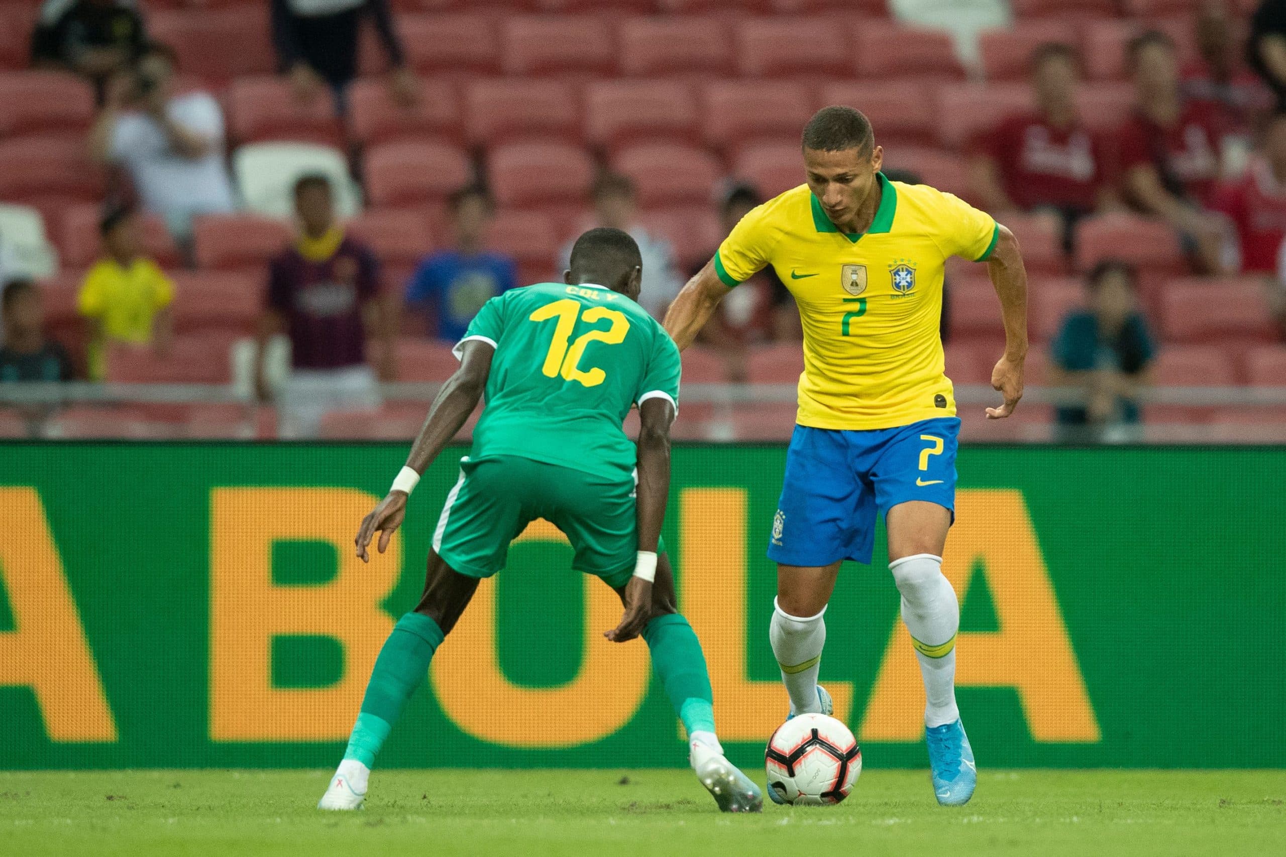 Brasil mede forças com Senegal neste sábado (15)