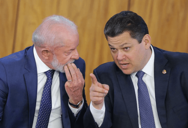 Alcolumbre pressiona Lula e quer indicar comandos de bancos e autarquias
