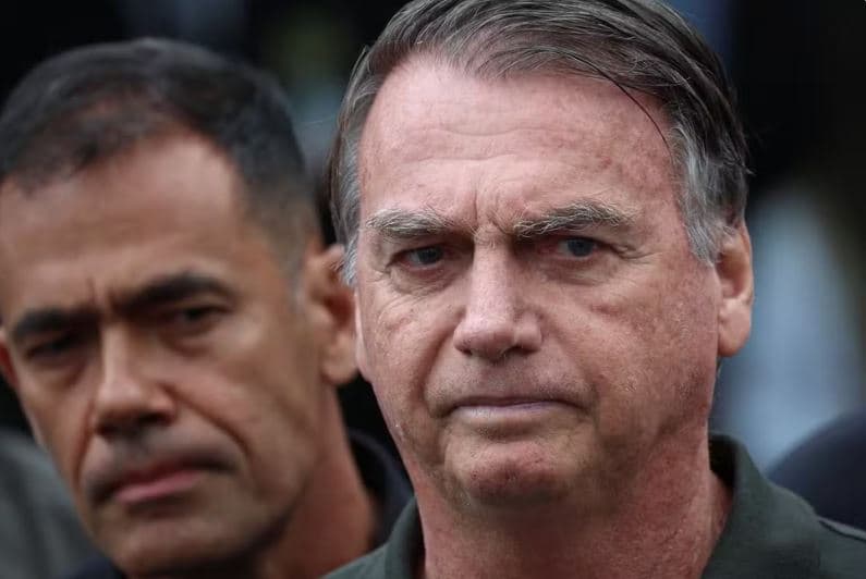 Bolsonaro será submetido a audiência de custódia neste domingo (23)