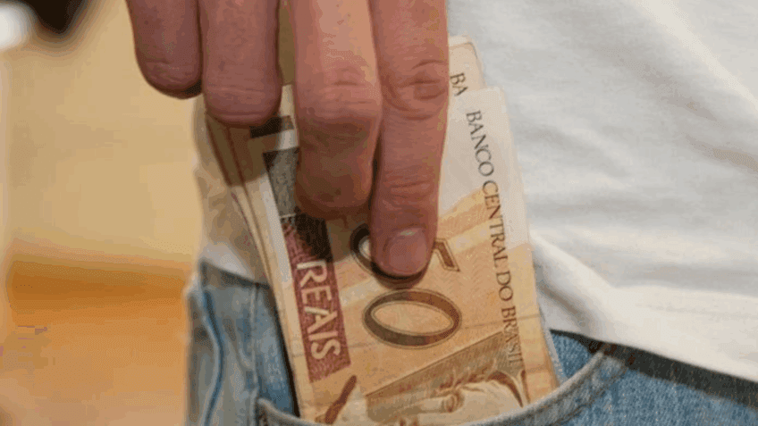 BOLSO APERTADO: 42% dos brasileiros dizem que vida financeira piorou nos últimos 6 meses