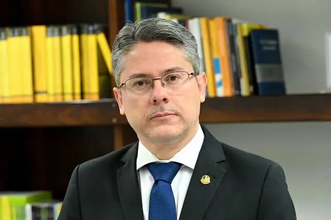 Alcolumbre anuncia Alessandro Vieira como relator do projeto Antifacção no Senado