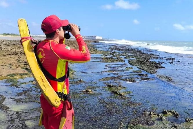 Corpo de Bombeiros salva 12 vítimas de afogamento em praias da Grande Natal durante feriadão