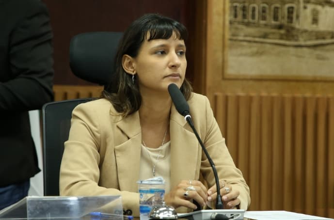 Brisa Bracchi vai depor no mesmo dia em que pode perder o mandato