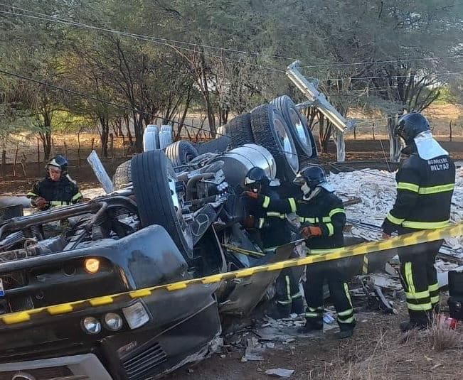 Carreta carregada de gesso tomba e motorista morre em trecho da RN-288 entre Caicó e São José do Seridó