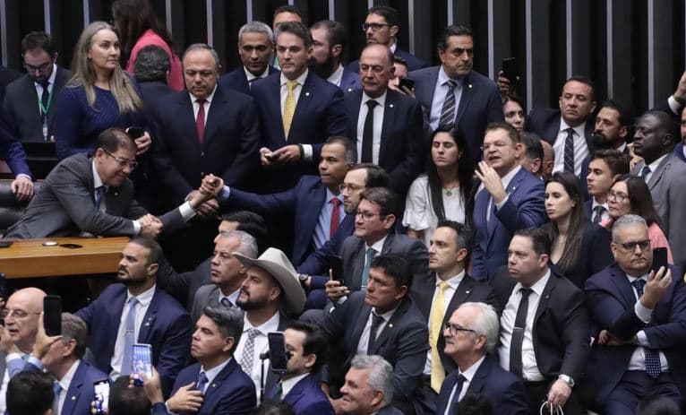 Oposição diz que fará obstrução em votações na Câmara e ameaça Orçamento se anistia não for pautada