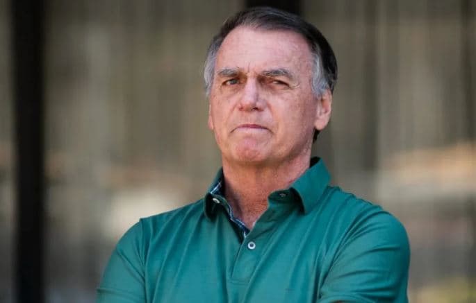 Bolsonaro está estável do ponto de vista clínico e passou a noite sem intercorrência, dizem médicos do ex-presidente