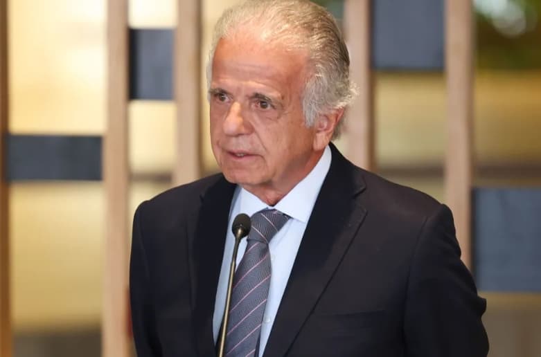 Ministro da Defesa admite constrangimento das Forças Armadas com prisão de Bolsonaro